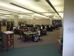 CSU Fullerton Tour - Pollak Library computer area par next.space