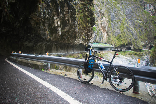 Giant bike in the Taroko Gorge