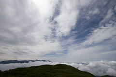 雲海を背にするニセイカウシュッペ山頂