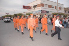 Desfile de Escuela Naranja