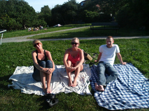 Caroline, Johanna och Erik, sommarens sista soldag