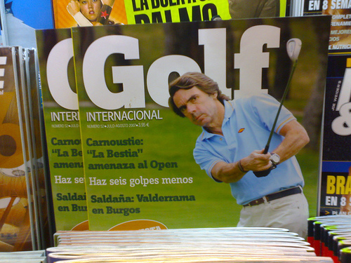 Aznar jugando al golf
