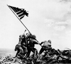 Joe Rosenthal - Raising the Flag on Iwo Jima (...