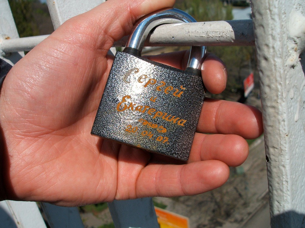 фото: odessa -- padlocks along the bridge