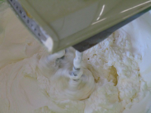 The cream begins to butterize