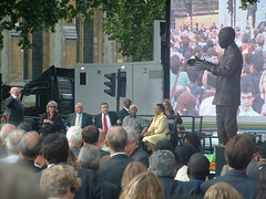 Richard Attenborough, Wendy Wood (widow of the artist, Donald), Ken Livingston, Gordon Brown, Nelson Mandela, Dame Graça Machel (Mandela' s third wife) and the statue