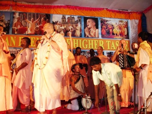 H H Jayapataka Swami in Tirupati 2006 - 0067 por ISKCON desire  tree.