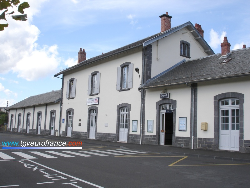 La gare SNCF de Saint-Flour sur la ligne des Causses dans le département du Cantal en Région Auvergne