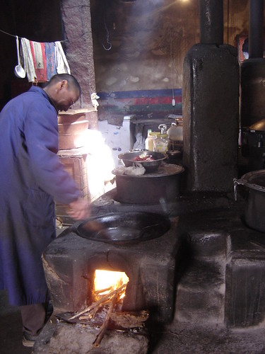 Monje cocinero cocina monasterio Lhasa