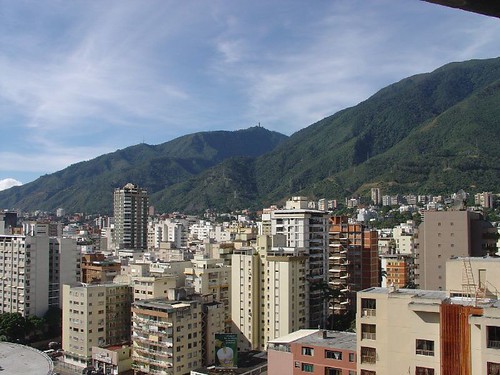Caracas_at_the_foot_of_El_Avila