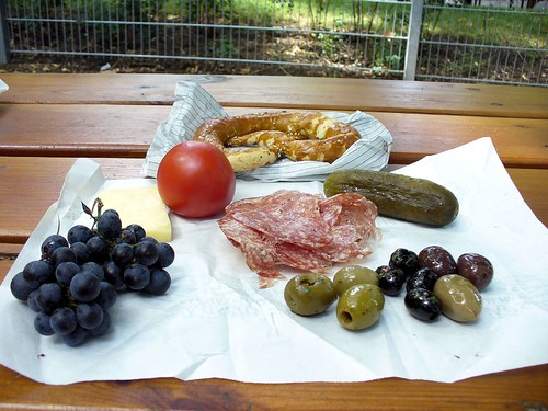 My cheap and tasty gourmet picnic lunch in Vienna!