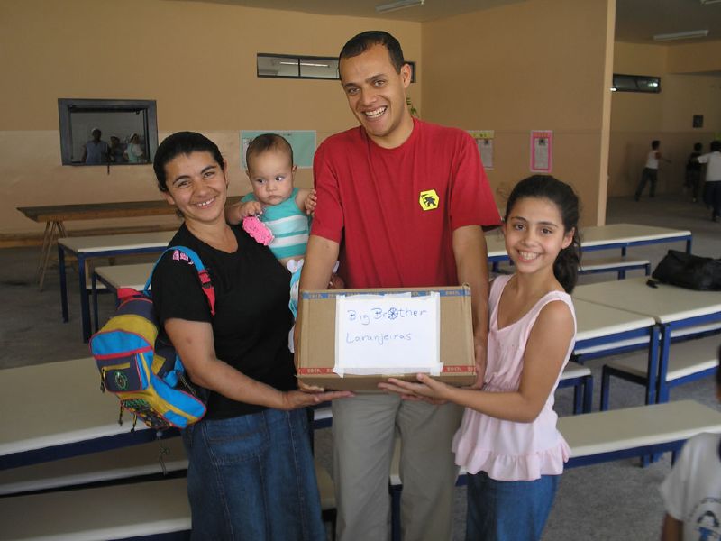 Diogo com a Giovana e sua mãe Telma, recebendo o premio.