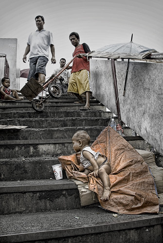 boy left on his own, stairs, step, cup  Buhay Pinoy Philippines Filipino Pilipino  people pictures photos life Philippinen  菲律宾  菲律賓  필리핀(공화국) musmos    