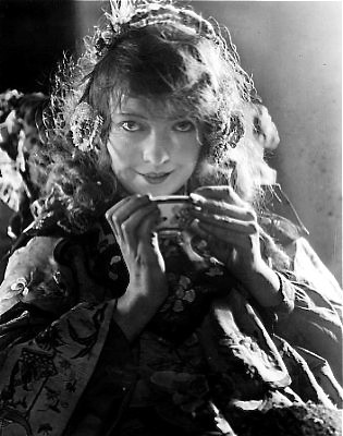 Lillian Gish in Broken Blossoms rosewithoutathorn84 Tags film 