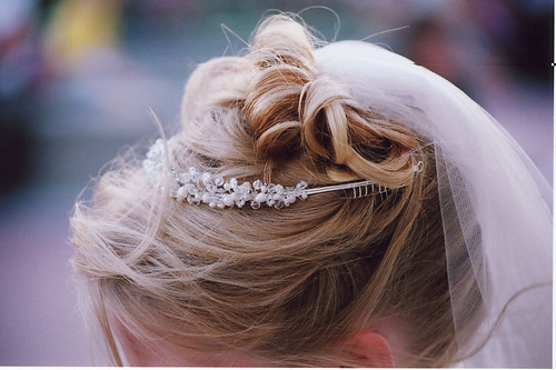 Brides Summer hairstyles. I love the bokeh in this one.