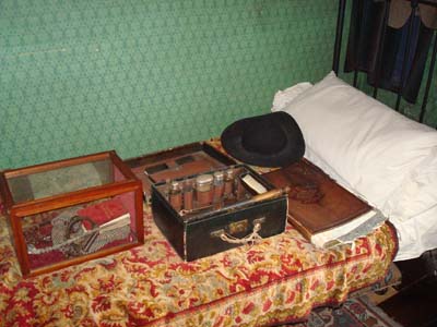 Holmes's bed