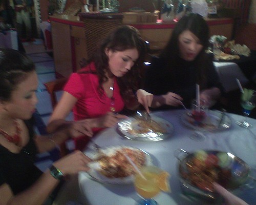 Blurry photo of Amber Chia and others during the food-tasting