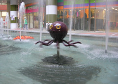 Weird spinning octopus fountain!!