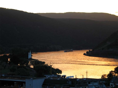 Sonnenuntergang über Rhein bei Bingen