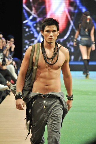 Ervic Vijandre asian runway male model