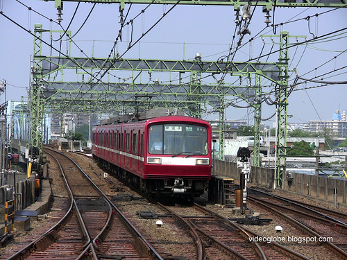 Keikyuu train in Kawasaki station