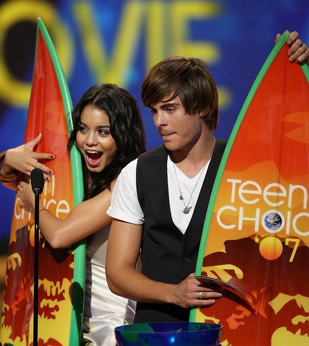 Zac Efron and Vanessa Hudgens at The Teen Choice Awards