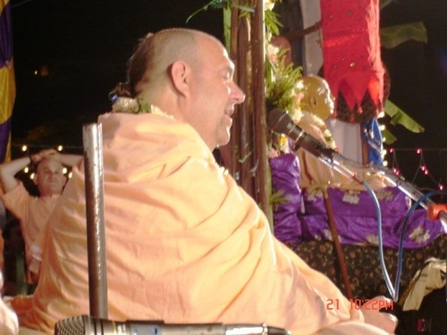 H H Jayapataka Swami in Tirupati 2006 - 0063 por ISKCON desire  tree.