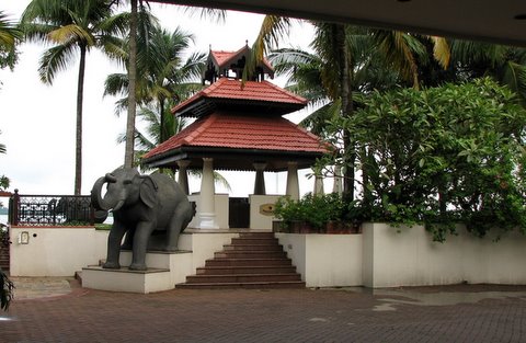 detail of building and elephant statues taj malabar260807 kochi kerala