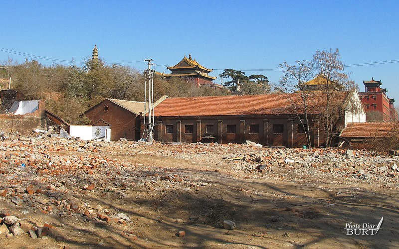 須彌福壽之廟一旁被拆的民宅