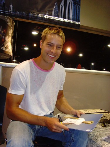 justin hartley aquaman. Justin Hartley at the Joost/Aquaman signing.