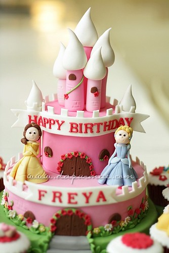 Disney Princess Birthday Cake & Cupcakes