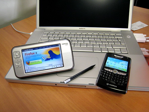 Nokia N800 et Blackbery 8800