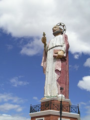 Alausi Statue