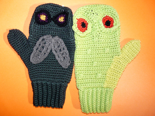 Vs Mittens fly and frog