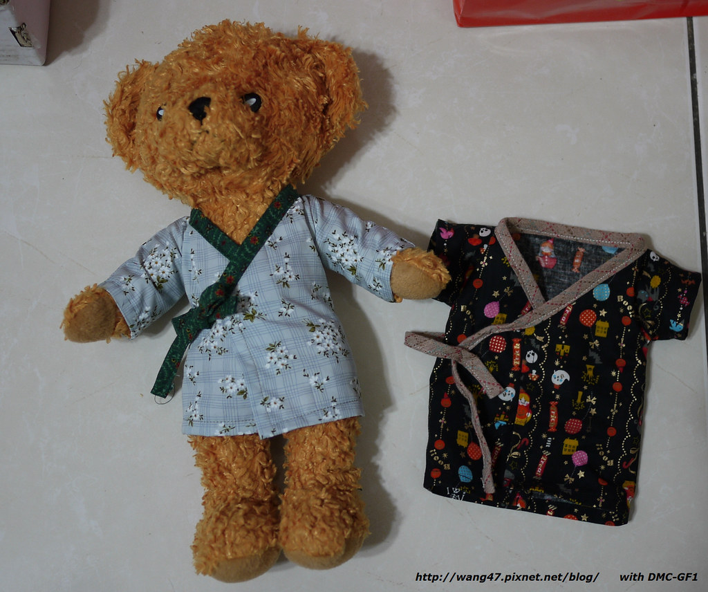 20101109-06幫小熊做和服完成