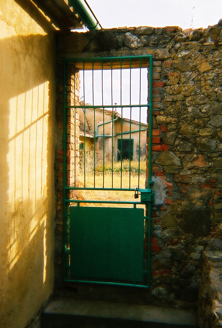 talamone-italia-gate