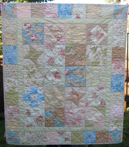 vintage-look baby quilt by Poppyprint