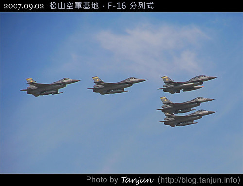 松山空軍基地．F-16 分列式