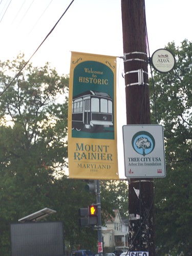 Mount Rainier street banner, yellow