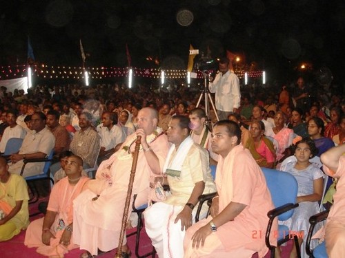 H H Jayapataka Swami in Tirupati 2006 - 0055 por ISKCON desire  tree.