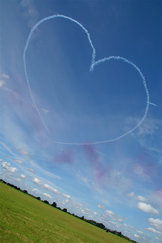  Heart in the sky;Red Arrows -Air Tattoo 2007 