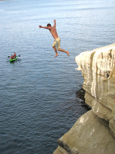 CLIFF JUMPING/DIVING PROHIBITED