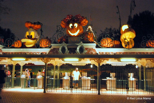 Disneyland Halloween entrance