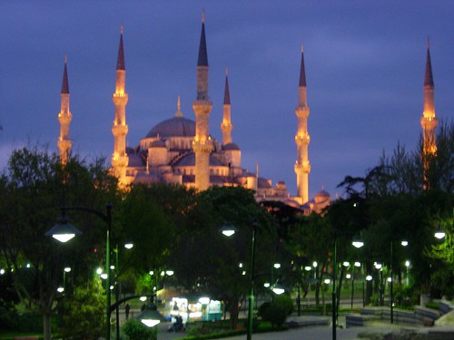La mézquita azul de noche