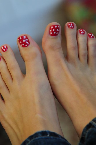 Does this pedicure make my toes look like toadstools?
