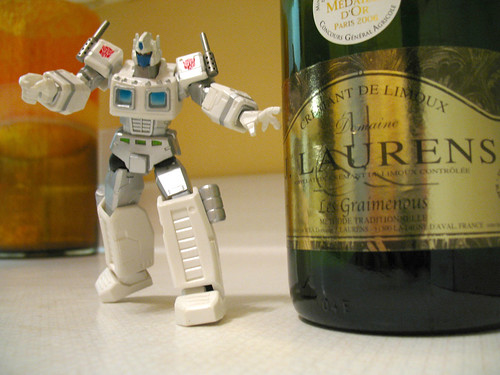 Ultra Magnus discovers the champagne!