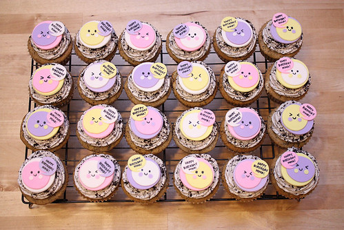 emoticons happy birthday. + Emoticon Cupcakes with Happy