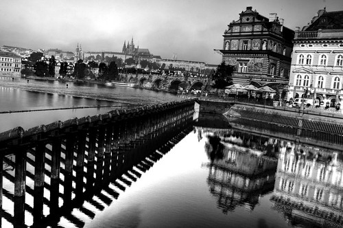 Reflejos at river Moldava. Prague. Reflejos en el río Moldava. Praga
