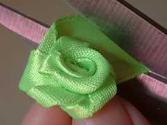 how to make ribbon roses-14