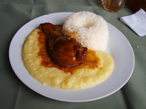 Perú: Pollo con puré y arroz